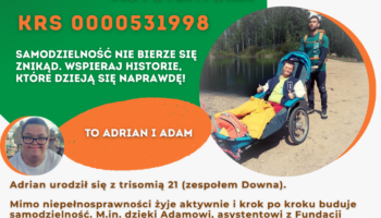 Grafika ze zdjęciami. Na jednym z nich są Adrian i Adam w czasie wyprawy, Adrian siedzi w wózku aktywnym, dostosowanych do transportu osób z niepełnosprawnościami w czasie wyjazdów w na przykład w góry. Na drugim zdjęciu jest uśmiechnięty Adrian. Grafika zawiera teksty: 1,5% pomagajmy razem, cel szczegółowy: asystentura, KRS 0000531998, samodzielność nie bierze się znikąd. Wspieraj historie, które dzieją się naprawdę! To Adrian i Adam.