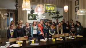 Zdjęcie grupowe z Agną Bielecką w Cafe Równik we Wrocławiu