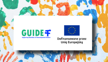 Grafika z logotypami projektu Gajd i Unii Europejskiej (z dopiskiem "Dofinansowane przez Unię Europejską") na tle obrazka z odciśniętymi dłońmi w różnych kolorach.